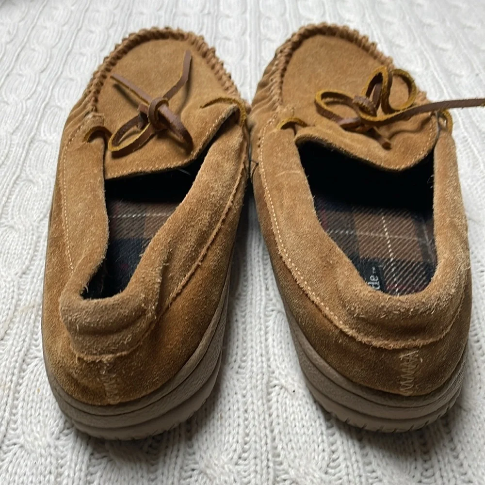 Men’s fireside sz 10 suede slippers. Rubber sole. Flannel plaid insole lining